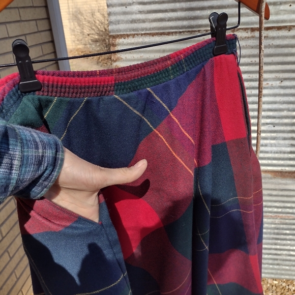 70s revival of 50's style circle skirt wool red green plaid Vintage size 12 - Picture 7 of 10